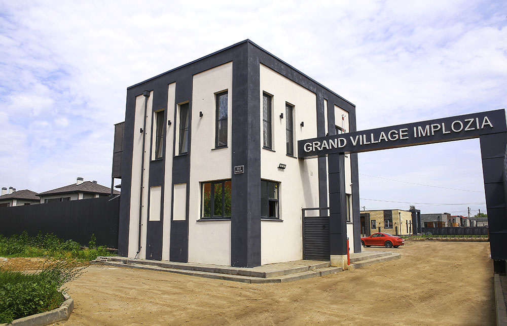 Grand Village Implozia